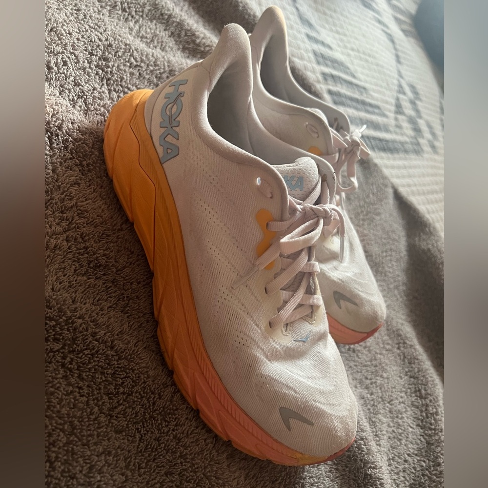 HOKA Arahi 6 Sneakers! Size 7.5